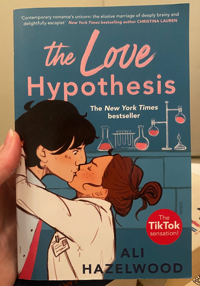 Обложка книги The Love Hypothesis