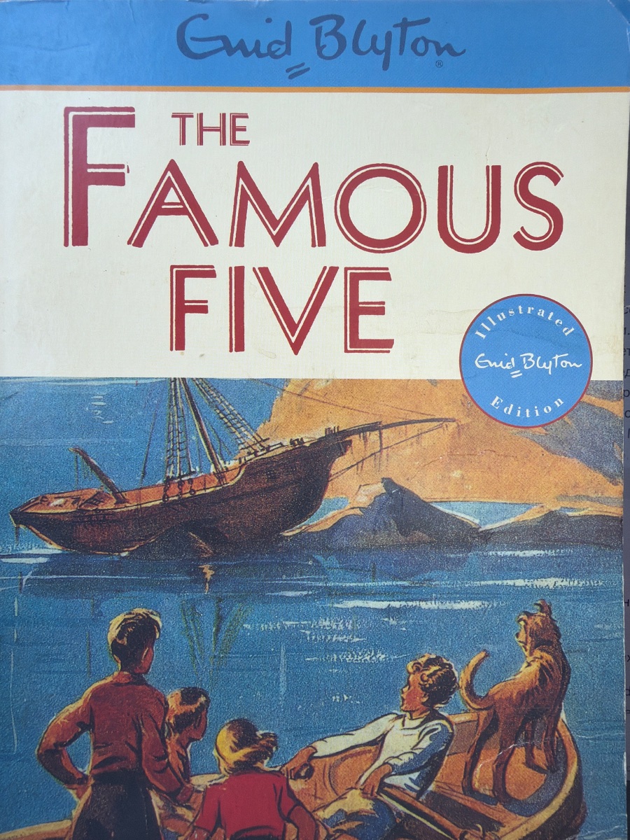 Обложка книги The famous five